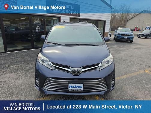 Pearl 2018 Toyota Sienna XLE