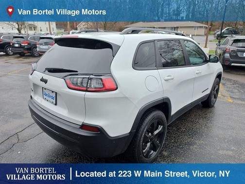 Bright White Clearcoat 2023 Jeep Cherokee Altitude