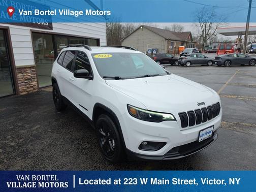 Bright White Clearcoat 2023 Jeep Cherokee Altitude