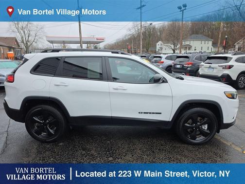 Bright White Clearcoat 2023 Jeep Cherokee Altitude