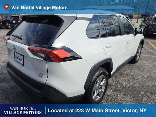 Ice Cap 2023 Toyota RAV4 XLE