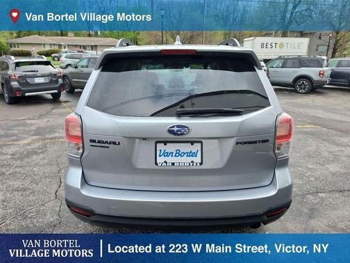 Ice Silver Metallic 2018 Subaru Forester 2.5i Premium Black Edition