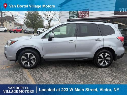 Ice Silver Metallic 2017 Subaru Forester 2.5i Premium