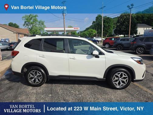 Crystal White Pearl 2019 Subaru Forester Premium
