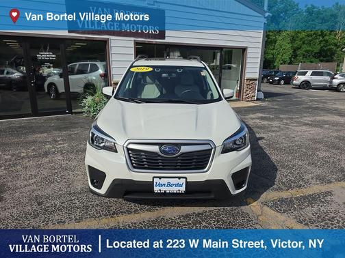 Crystal White Pearl 2019 Subaru Forester Premium