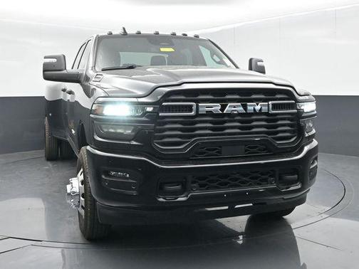 Diamond Black Crystal Pearlcoat 2026 RAM 3500 Big Horn Crew Cab 4x4 8' Box