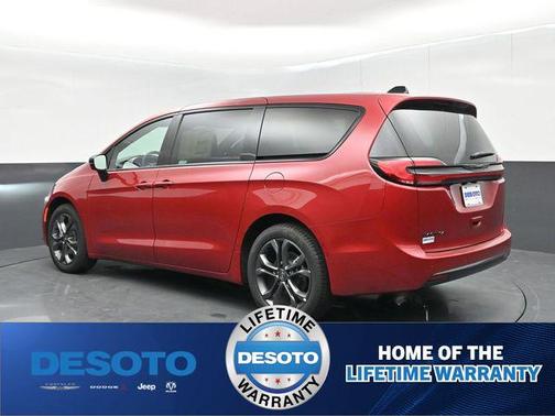 Red Hot Pearlcoat 2026 Chrysler Pacifica L