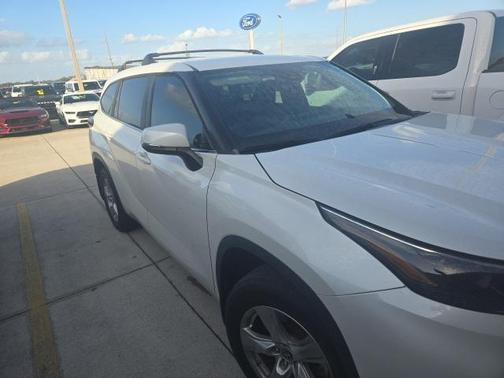 2023 Toyota Highlander LE