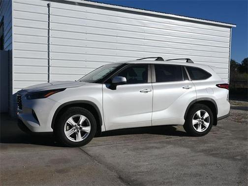 2023 Toyota Highlander LE