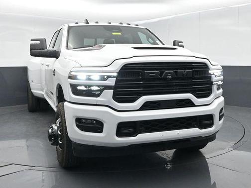 Bright White Clearcoat 2026 RAM 3500 Laramie Crew Cab 4x4 8' Box