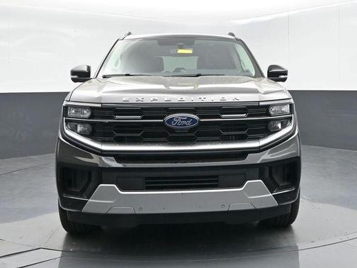 Agate Black Metallic 2026 Ford Expedition Platinum