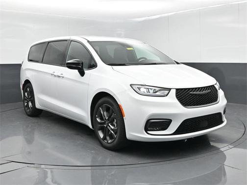 2026 Chrysler Pacifica L