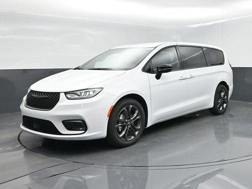 2026 Chrysler Pacifica L