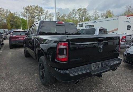 Diamond Black Crystal Pearlcoat 2022 RAM 1500 Big Horn/Lone Star