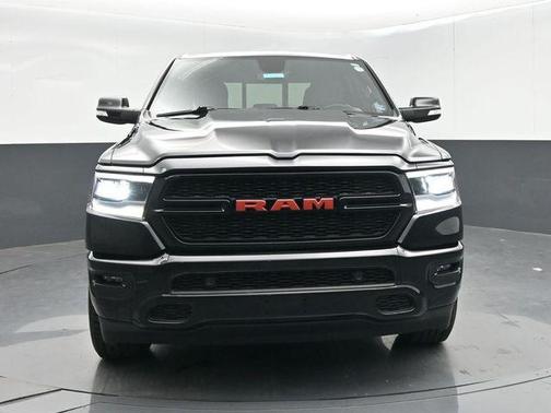 Diamond Black Crystal Pearlcoat 2022 RAM 1500 Big Horn/Lone Star