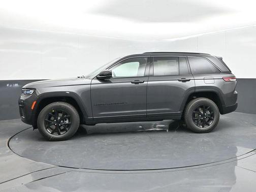 Baltic Gray Metallic Clearcoat 2026 Jeep Grand Cherokee Altitude