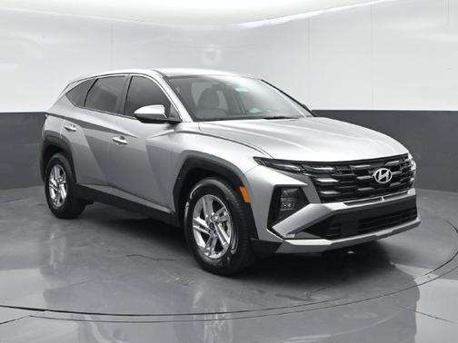Shimmering Silver 2025 Hyundai TUCSON SE