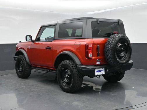 Hot Pepper Red Metallic Tinted Clearcoat 2023 Ford Bronco Black Diamond