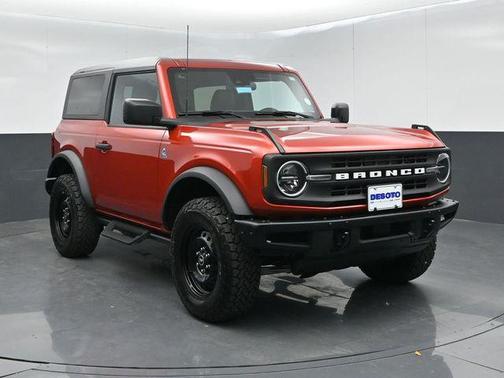 Hot Pepper Red Metallic Tinted Clearcoat 2023 Ford Bronco Black Diamond