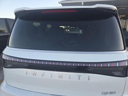 2025 INFINITI QX80 PURE