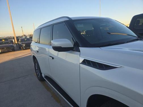 2025 INFINITI QX80 PURE