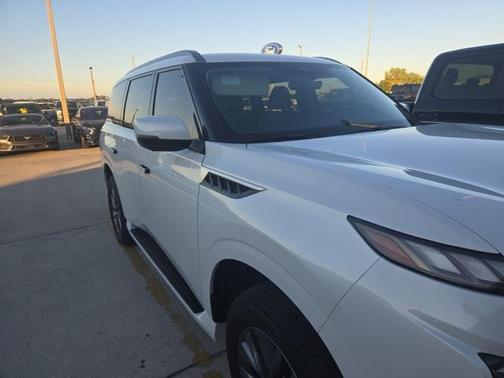 2025 INFINITI QX80 PURE