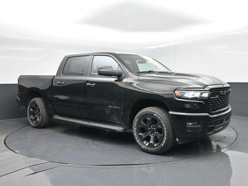 Diamond Black Crystal Pearlcoat 2026 RAM 1500 Express