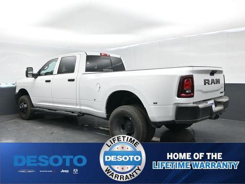 Bright White Clearcoat 2026 RAM 3500 Tradesman Crew Cab 4x4 8' Box