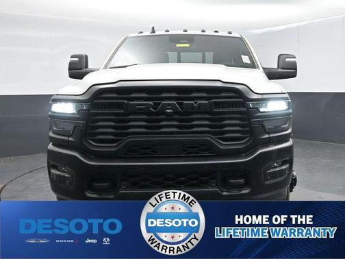 Bright White Clearcoat 2026 RAM 3500 Tradesman Crew Cab 4x4 8' Box