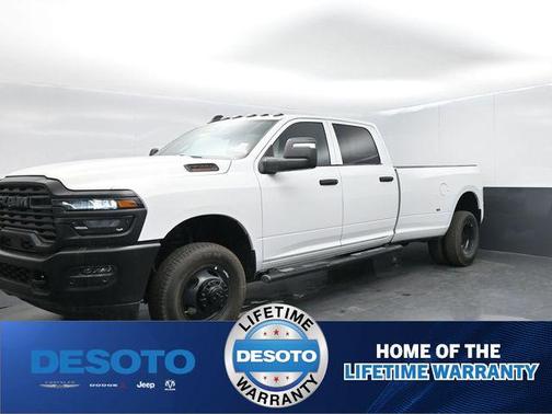 Bright White Clearcoat 2026 RAM 3500 Tradesman Crew Cab 4x4 8' Box
