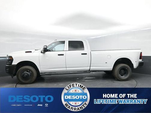 Bright White Clearcoat 2026 RAM 3500 Tradesman Crew Cab 4x4 8' Box