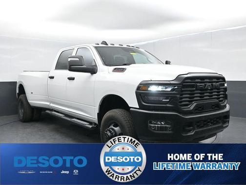 Bright White Clearcoat 2026 RAM 3500 Tradesman Crew Cab 4x4 8' Box