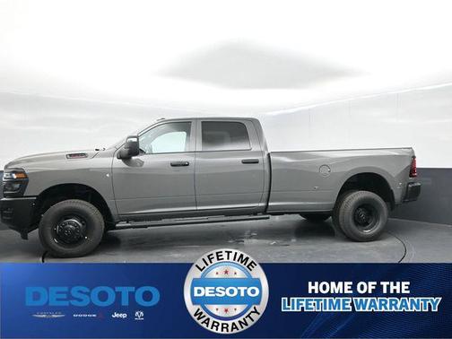 Ceramic Gray Clearcoat 2026 RAM 3500 Tradesman Crew Cab 4x4 8' Box