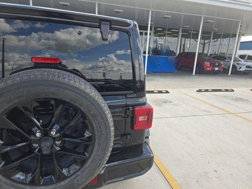 Black Clearcoat 2021 Jeep Wrangler Unlimited Sahara