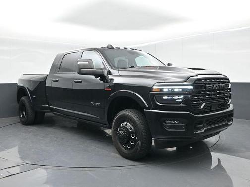Diamond Black Crystal Pearlcoat 2025 RAM 3500 Limited Mega Cab 4x4 6'4' Box