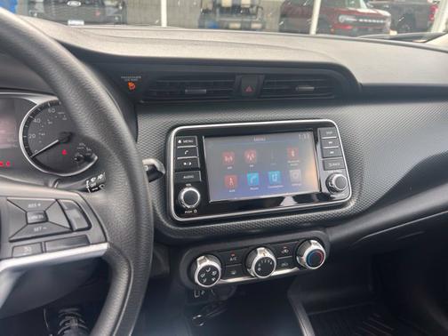 Super Black 2021 Nissan Kicks S