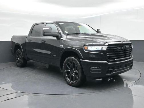 Diamond Black Crystal Pearlcoat 2026 RAM 1500 Laramie