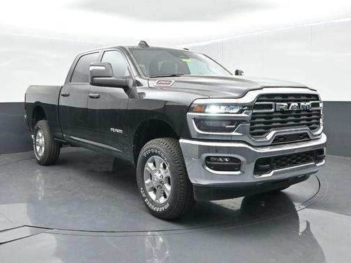 Diamond Black Crystal Pearlcoat 2026 RAM 2500 Big Horn Crew Cab 4x4 6'4' Box