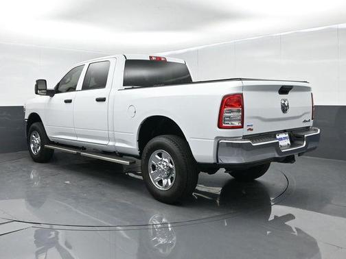 2023 RAM 3500 Tradesman Crew Cab 4x4 6'4' Box