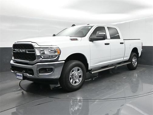 2023 RAM 3500 Tradesman Crew Cab 4x4 6'4' Box
