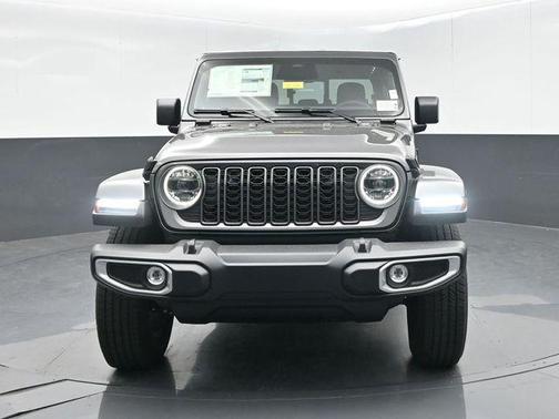 Granite Crystal Metallic Clearcoat 2026 Jeep Gladiator Sahara 4x4