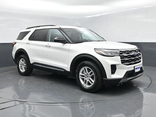 White Metallic 2025 Ford Explorer Active