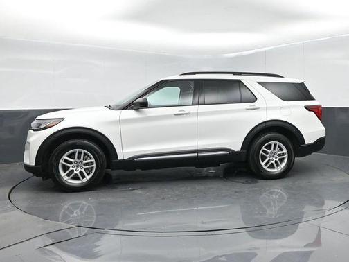 White Metallic 2025 Ford Explorer Active