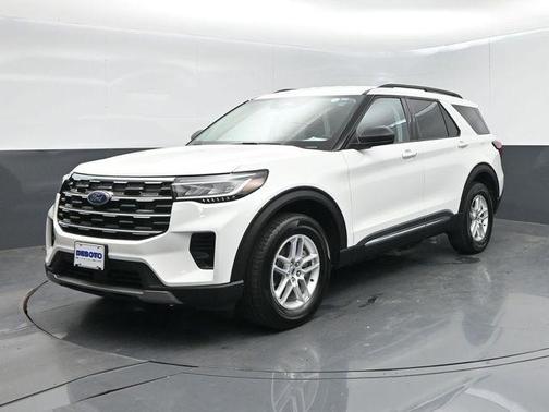 White Metallic 2025 Ford Explorer Active