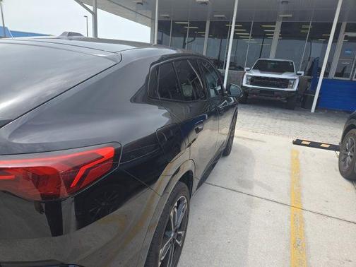 Black Sapphire Metallic 2025 BMW X2 xDrive28i