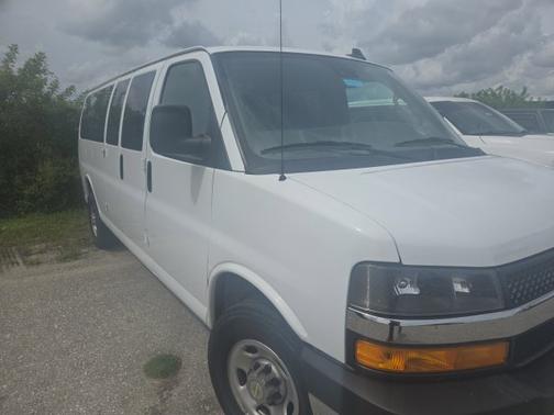 Summit White 2025 Chevrolet Express 3500 LT