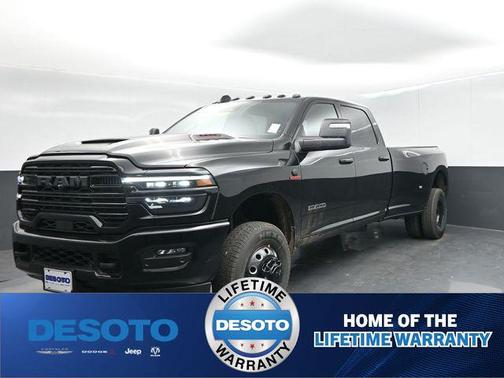 Diamond Black Crystal Pearlcoat 2026 RAM 3500 Laramie Crew Cab 4x4 8' Box
