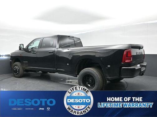 Diamond Black Crystal Pearlcoat 2026 RAM 3500 Laramie Crew Cab 4x4 8' Box