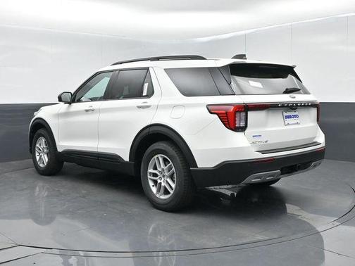 Star White Metallic Tri-Coat 2026 Ford Explorer Active