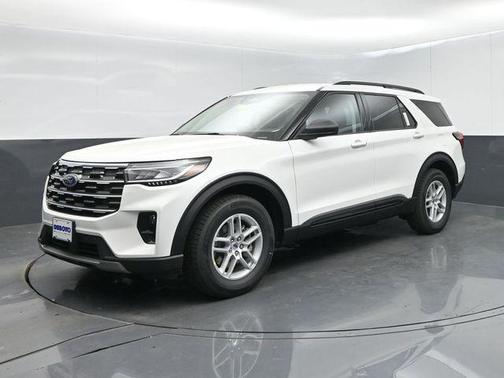 Star White Metallic Tri-Coat 2026 Ford Explorer Active